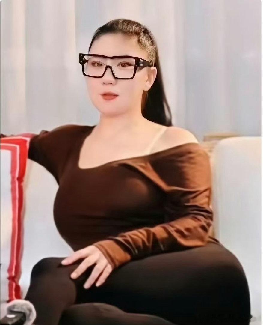 谢贤前女友CoCo今昔对比，外貌变化真是太大了。是因为她失去了什么，使自己放松身材管理。 ​​​