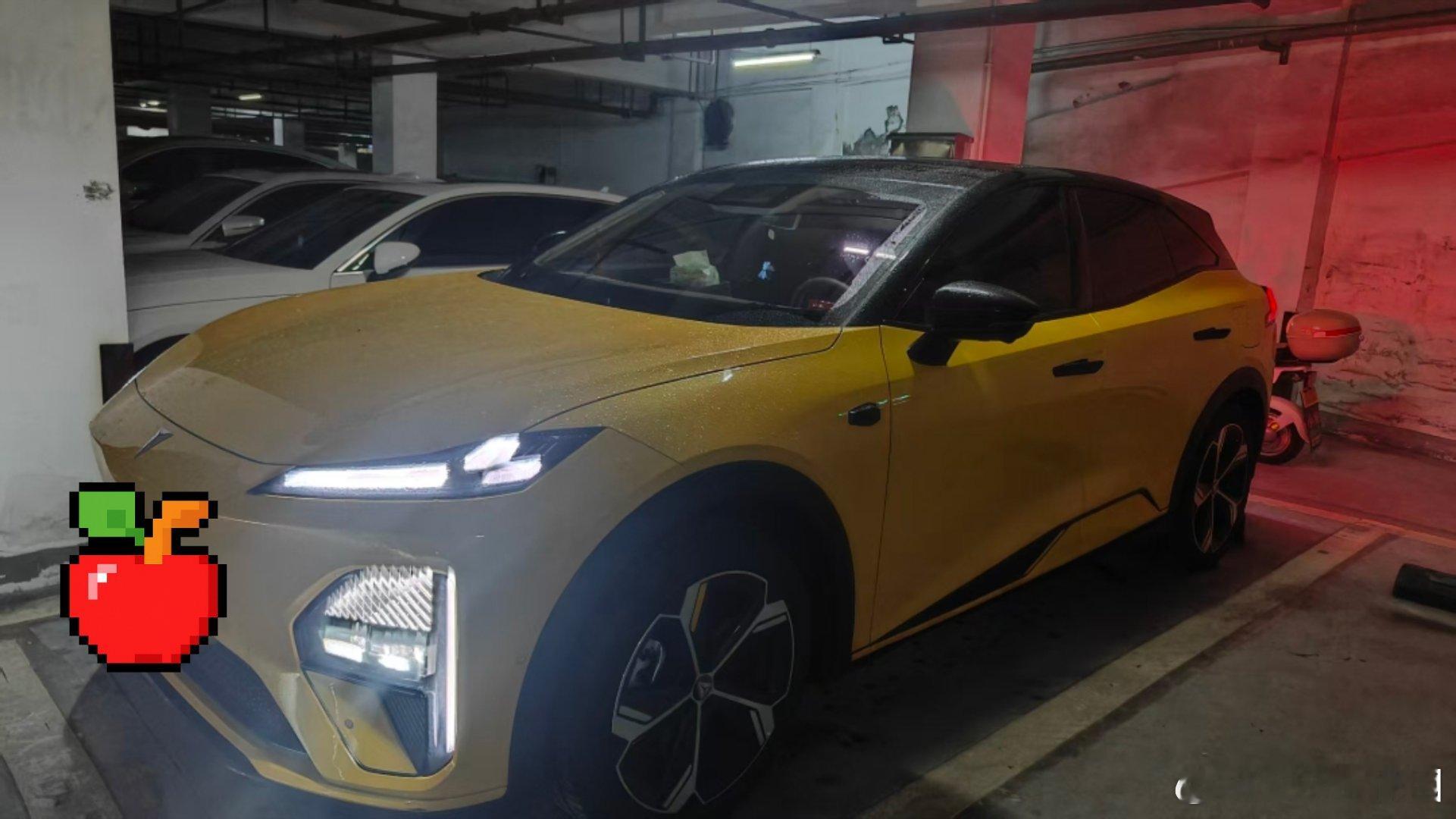 深蓝S07提车日记｜新手喜提代步搭子🚗
 
选车真的纠结了好一阵子，对比过零跑，问界，奇瑞。
有些坐进去内饰质感很廉价，有的智驾只能高速用，市区完全指望不上；还有的性价比高不高，兜兜转转全pass掉了。
 
最后的深蓝S07，算是各方面都踩在我的需求点上。外观造型我很喜欢，内饰摸得到的地方质感 ​