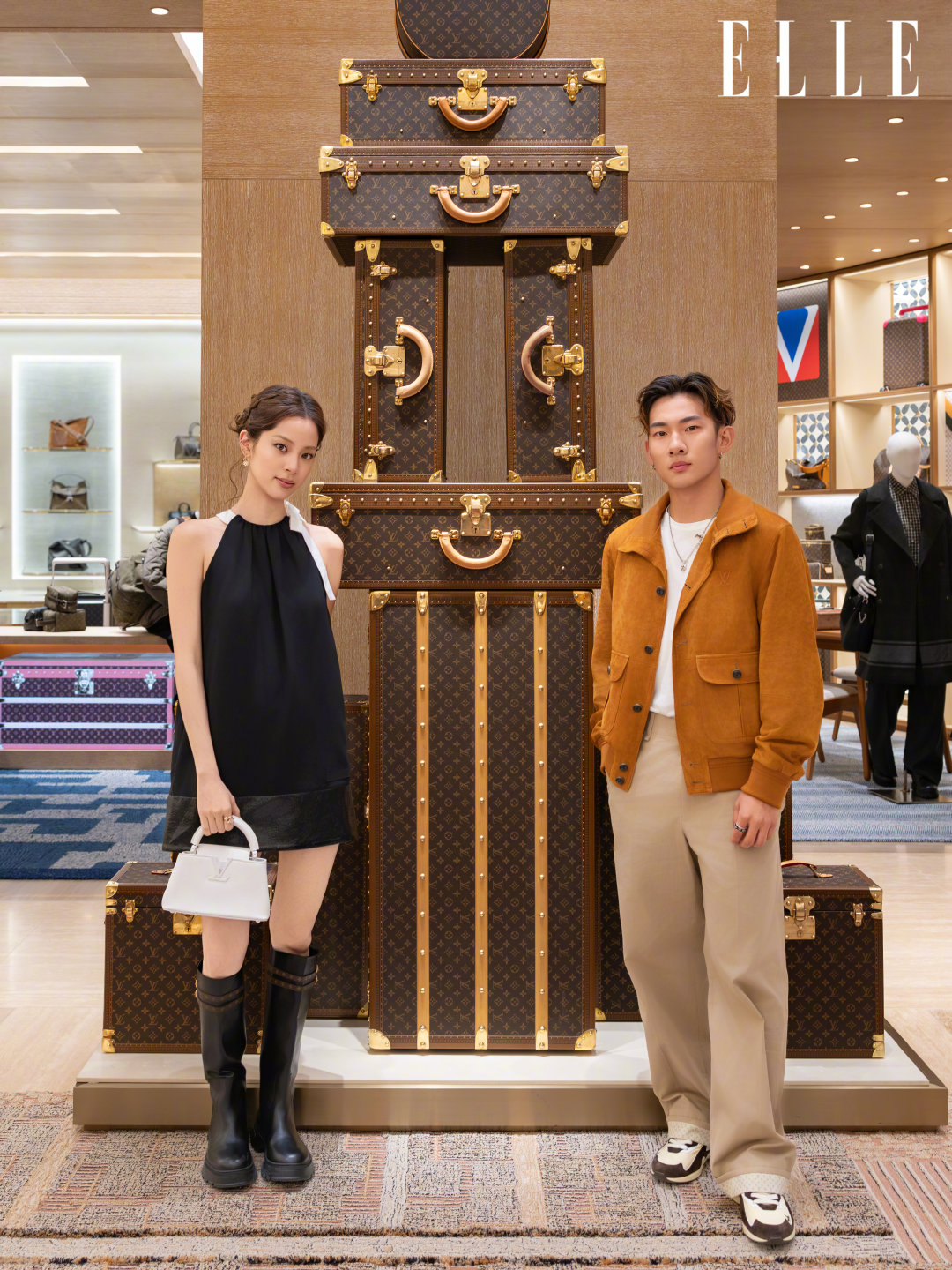 惊喜现身长春万象城LV新店，感受全新空间与品牌经典。
全新启幕的长春万象城LV专卖店约850㎡，以标志性Monogram曲线外立面开启全新空间叙事，女士、男士与旅行世界一站式展开。
逛新店、看艺术、赏经典硬箱，属于LV的精彩，在长春持续展开。 ​