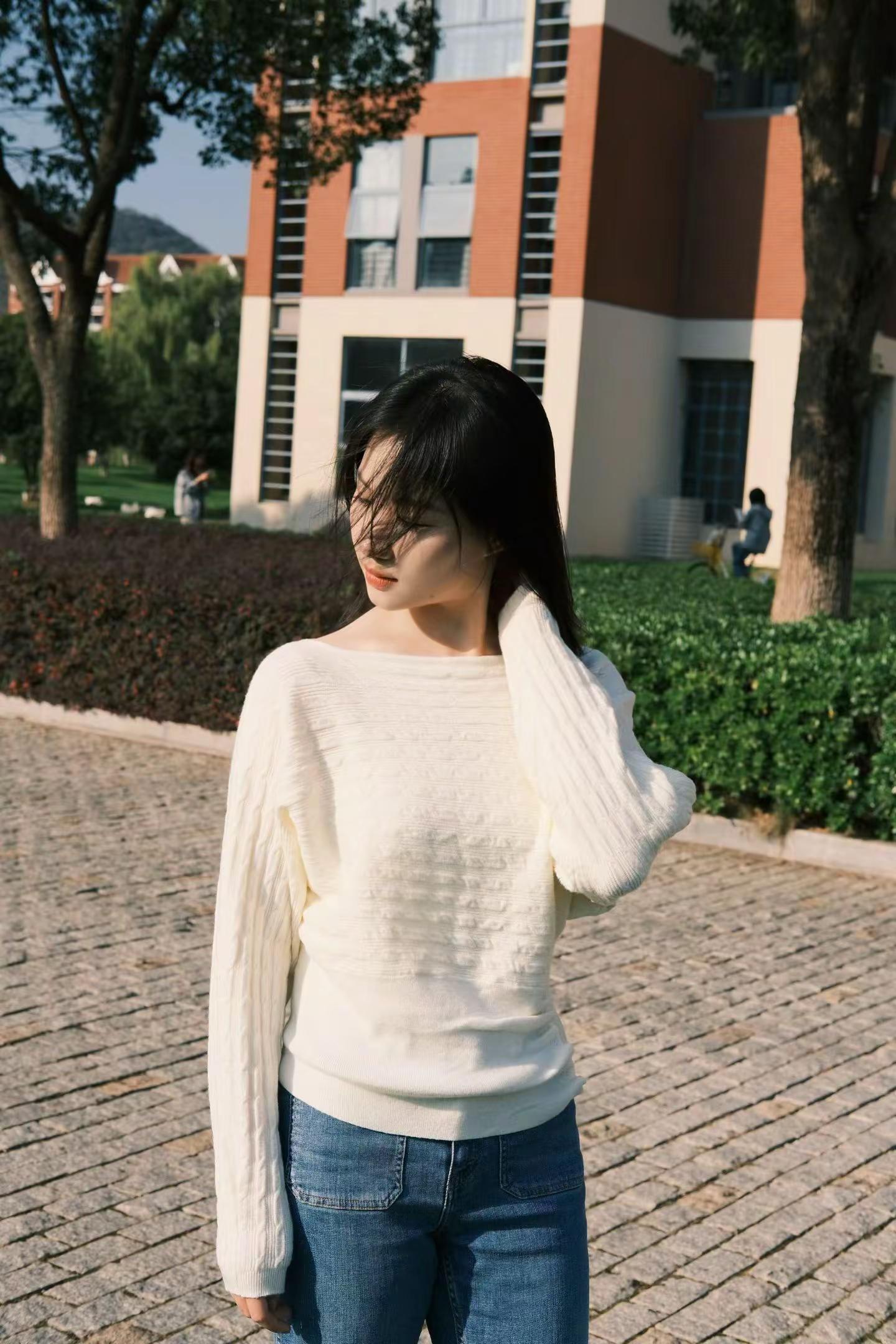 <p>甜美女孩 <!--{img:0}--><!--{img:1}--...