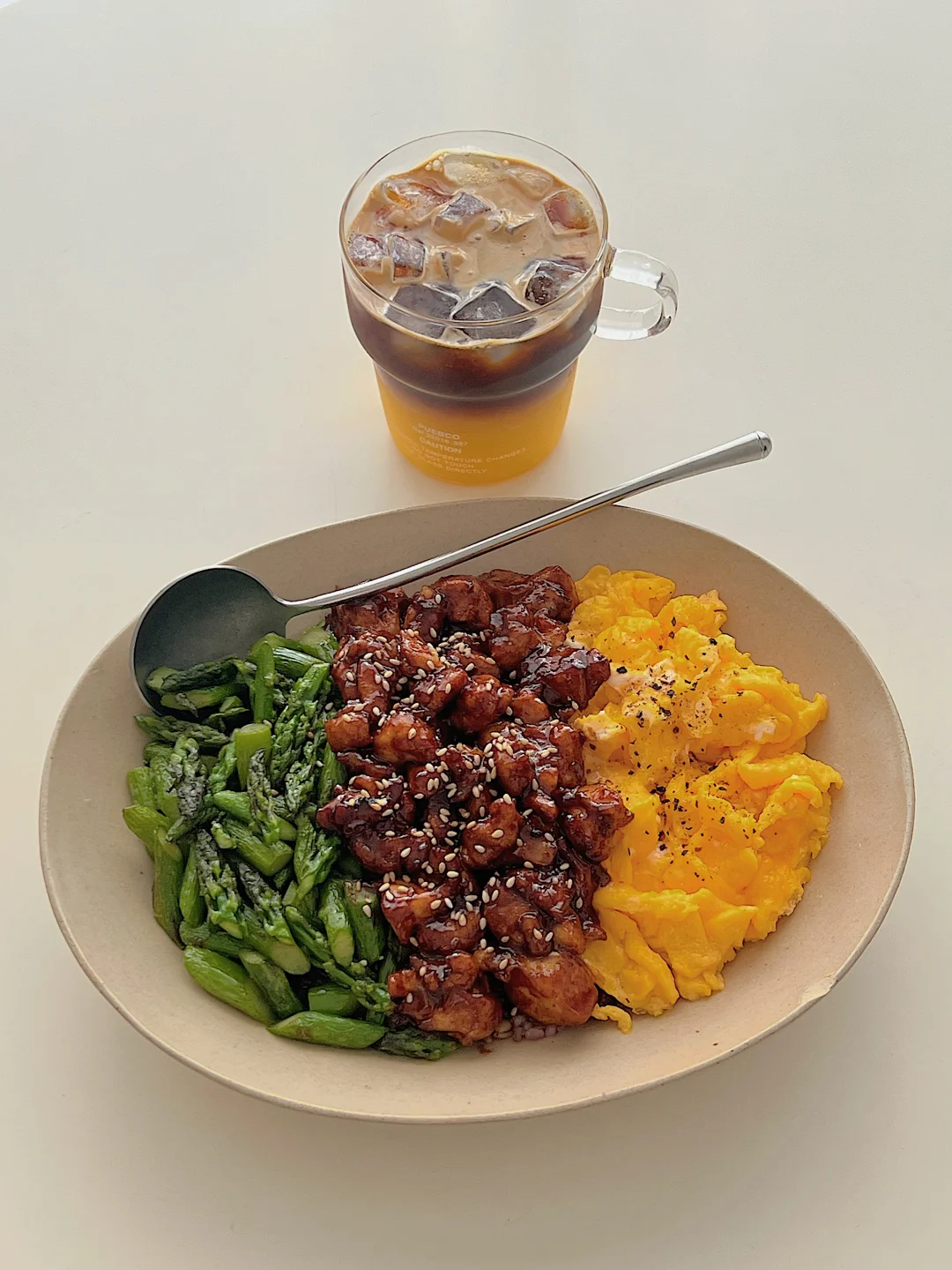 一人干净饮食|鸡腿肉三色盖饭🍱橙c冰美式