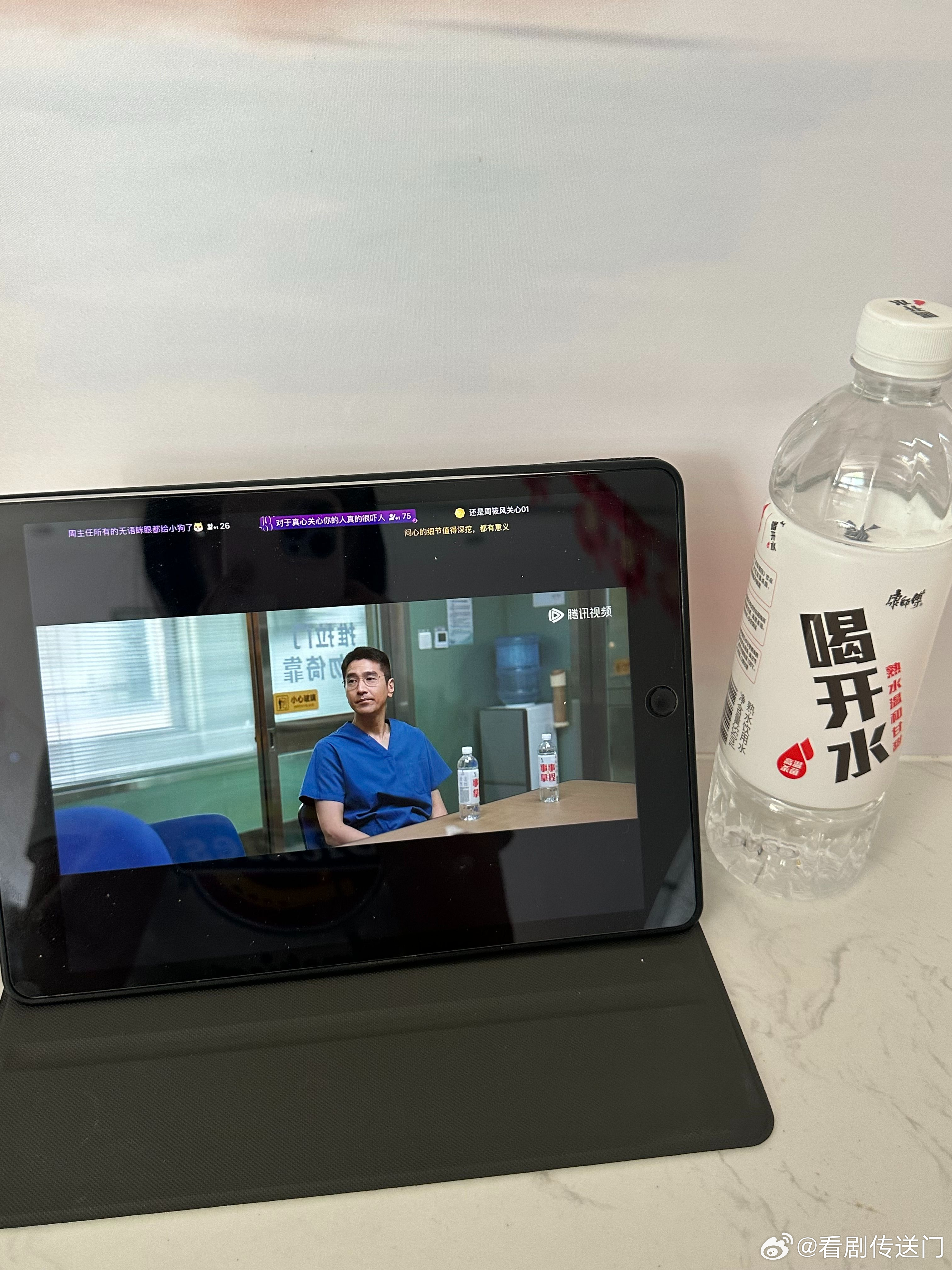 夏天冷饮店遍地开花，我路过N次硬是忍住了。回家拧开喝开水，第一次觉得温...