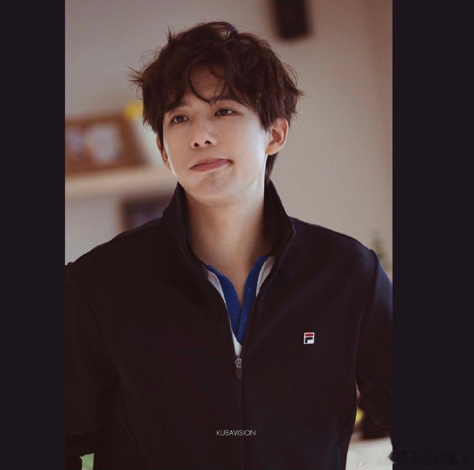 #王安宇中网现场热度##刘诗诗孙千王安宇启程巴黎时装周##王安宇出发巴黎时装周出图# 
无论何时 开心最最重要 对你是 对我也是 希望你心情愉悦宝贝 能好好休息一下 最近工作太高强度了[苦涩]​