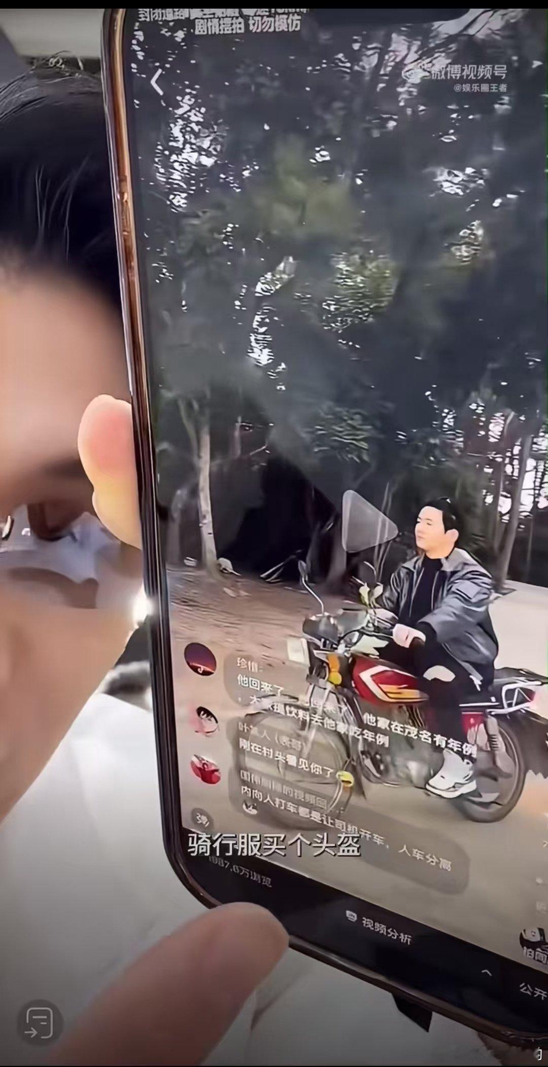 #梅尼耶自曝将送痞幼新婚礼物# 当年梅尼耶和痞幼CP传得沸沸扬扬，现在他结婚了说要送她125当嫁妆，这结局比偶像剧还体面 ​