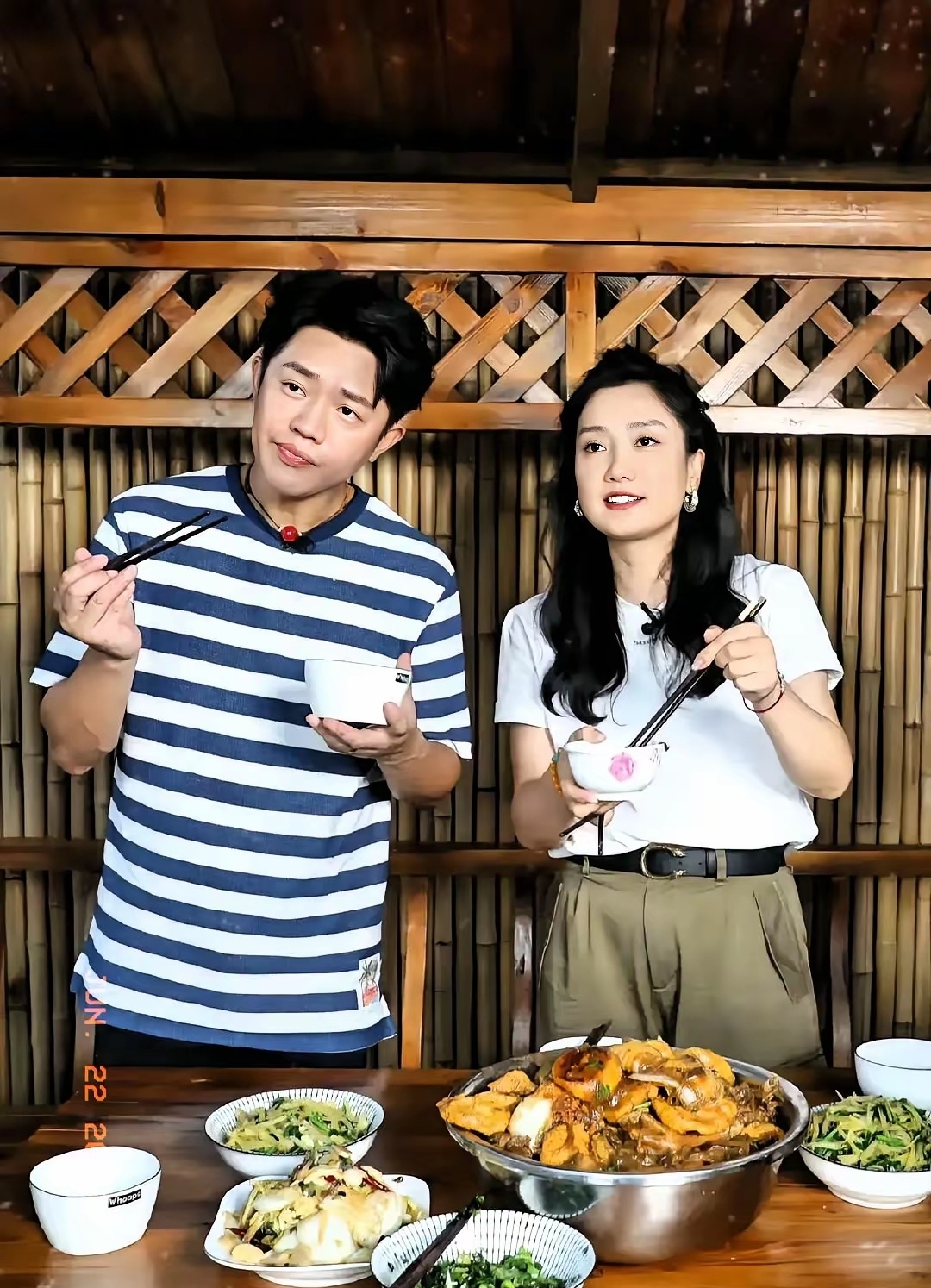 想当初玲花结婚时，曾毅还哭了一鼻子，曾毅的老婆一出场惊艳全场