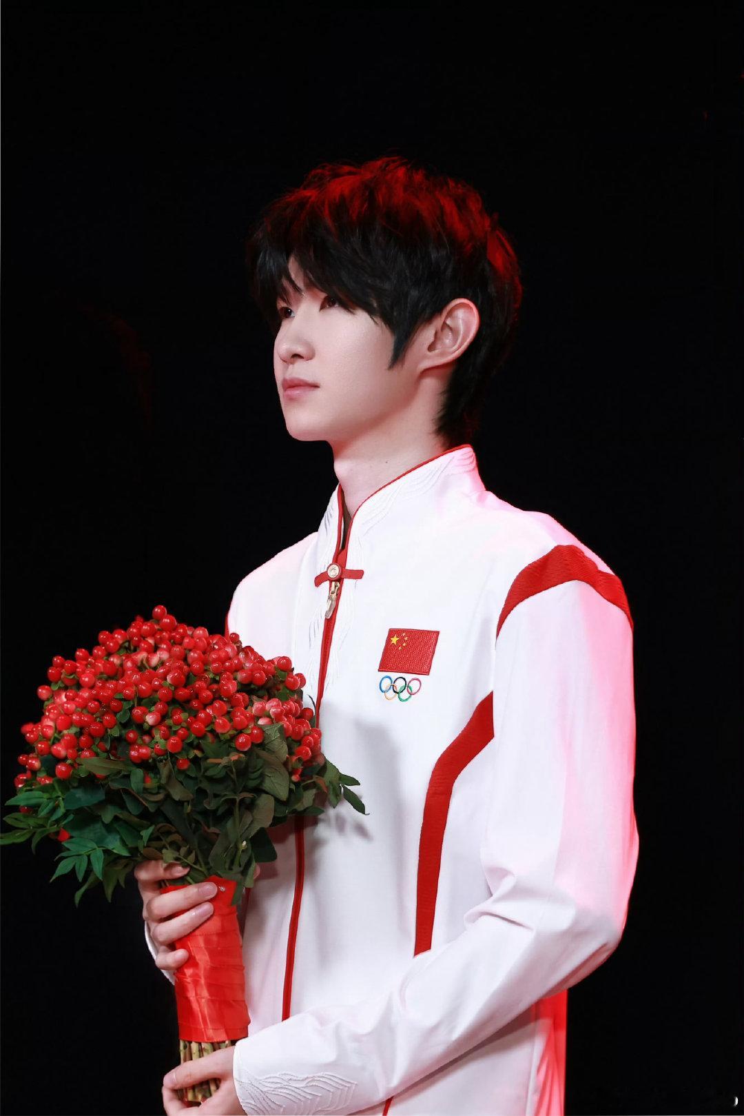 #一诺xbc[超话]##KPL十周年##安利KPL选手的N种方式##王者年度总决赛#
👑七冠加身的无上荣耀🏆七冠射手实至名归💫银龙杯、金凤凰杯、冰凤杯全收集💯在质疑声中不断打脸🧚‍♀️每一次低谷后的回归都更强🎁荣誉室里摆满了冠军奖杯🥰用实力书写“一诺王朝”☀️ ​