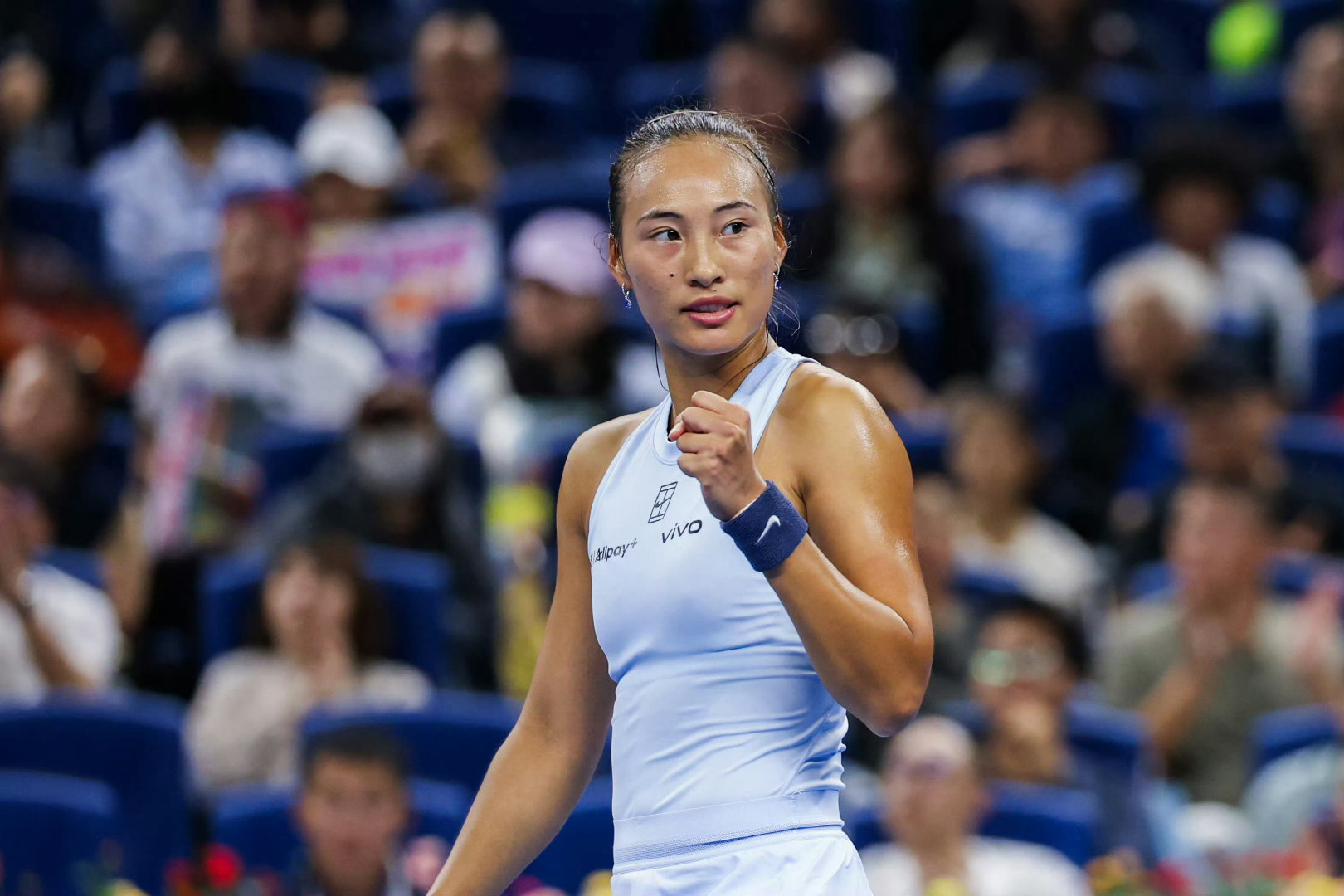 #郑钦文收获中网正赛外卡# 

Good News：刚刚闯进美网八强的郑钦文，确认收获中网女单外卡，她将连续四年亮相国家网球中心出战中网，十一假期见喽🎾[点赞]

#中网[超话]# ​