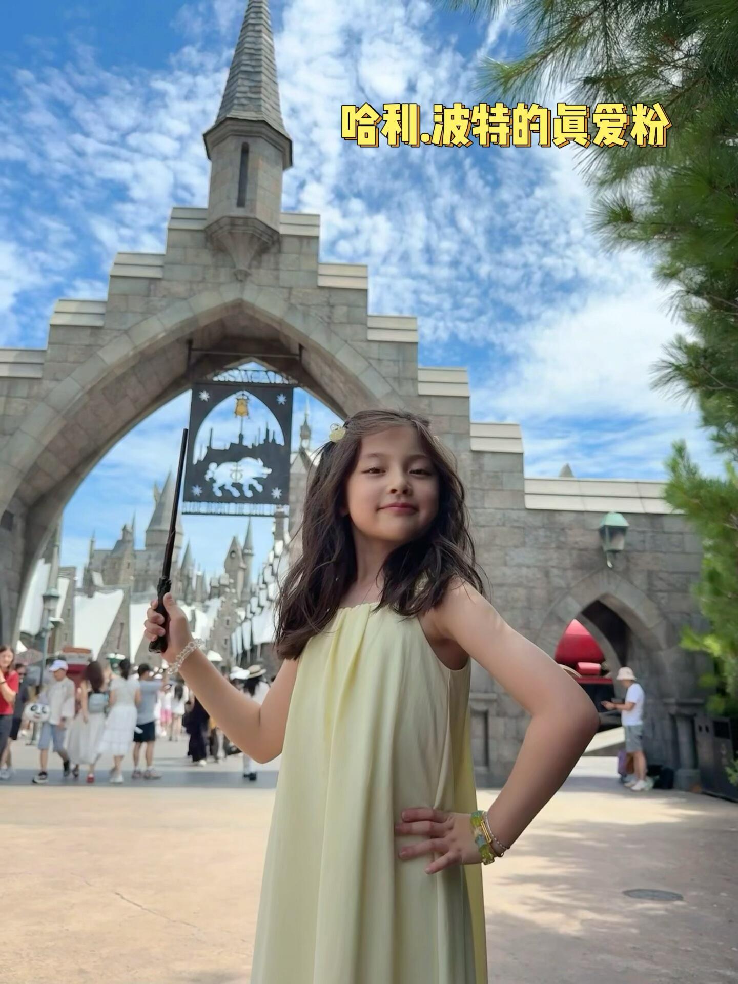 #郭遇安[超话]# gya#郭遇安# 

20260804🍠

又来环球影城玩啦！！！
没办法
她太喜欢小黄人哈利波特侏罗纪公园还有无牙仔～
加上暑期有可以玩水的酷爽夏日活动，小朋友最爱玩水了，玩到从头到脚湿透了才肯走

​​​