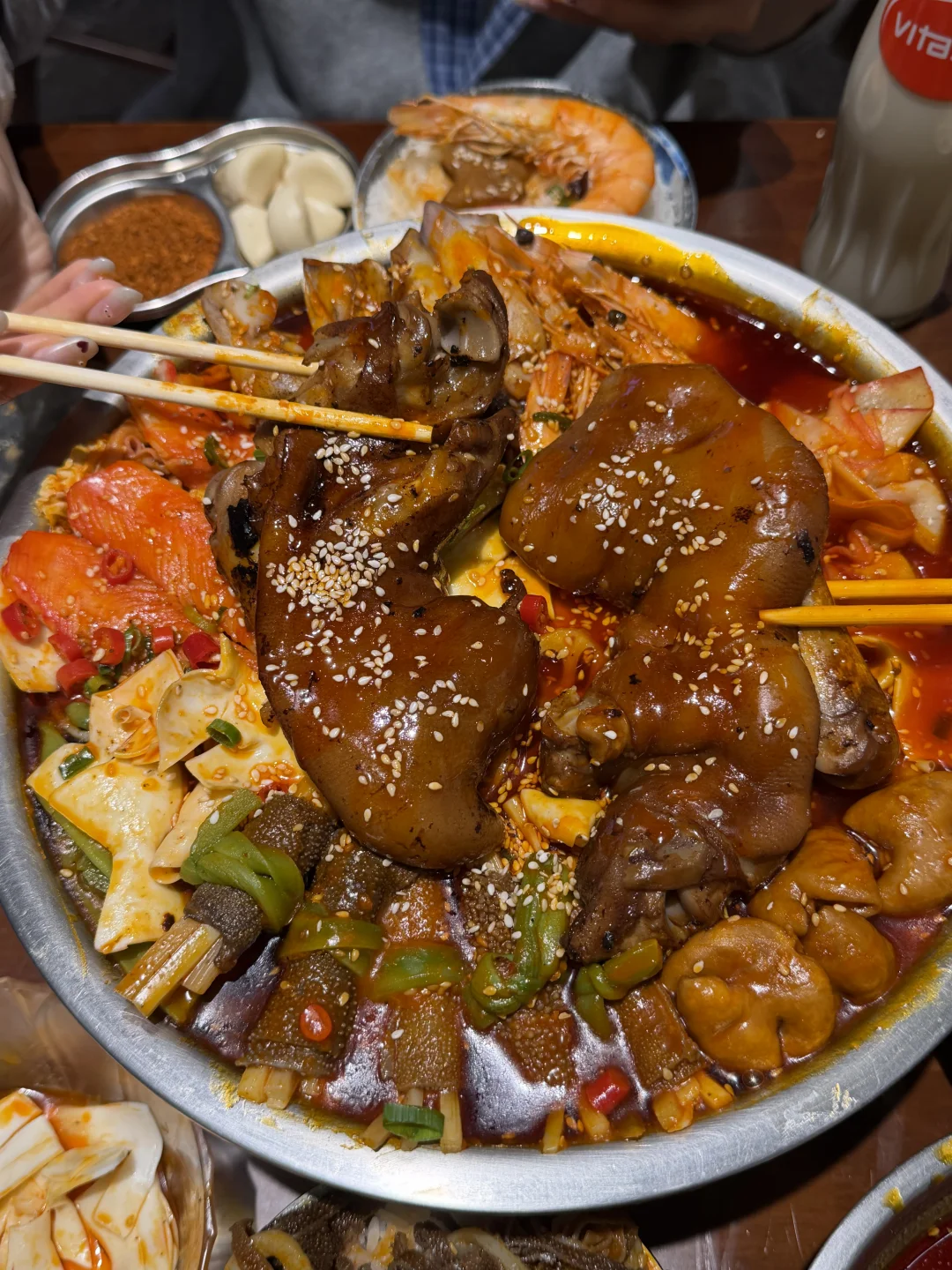青岛美食推荐｜秋冬暖身必备川味冒菜 秋冬青岛降温必备美食！一碗麻辣老王...