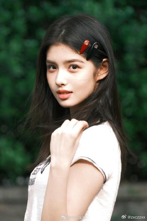 #艾米[超话]#  
你说你只是普通女孩，但在我们眼里，你拥有最不普通的心。 
那颗炽热的心，能融化一切冰霜。#艾米初心不改##艾米# ​