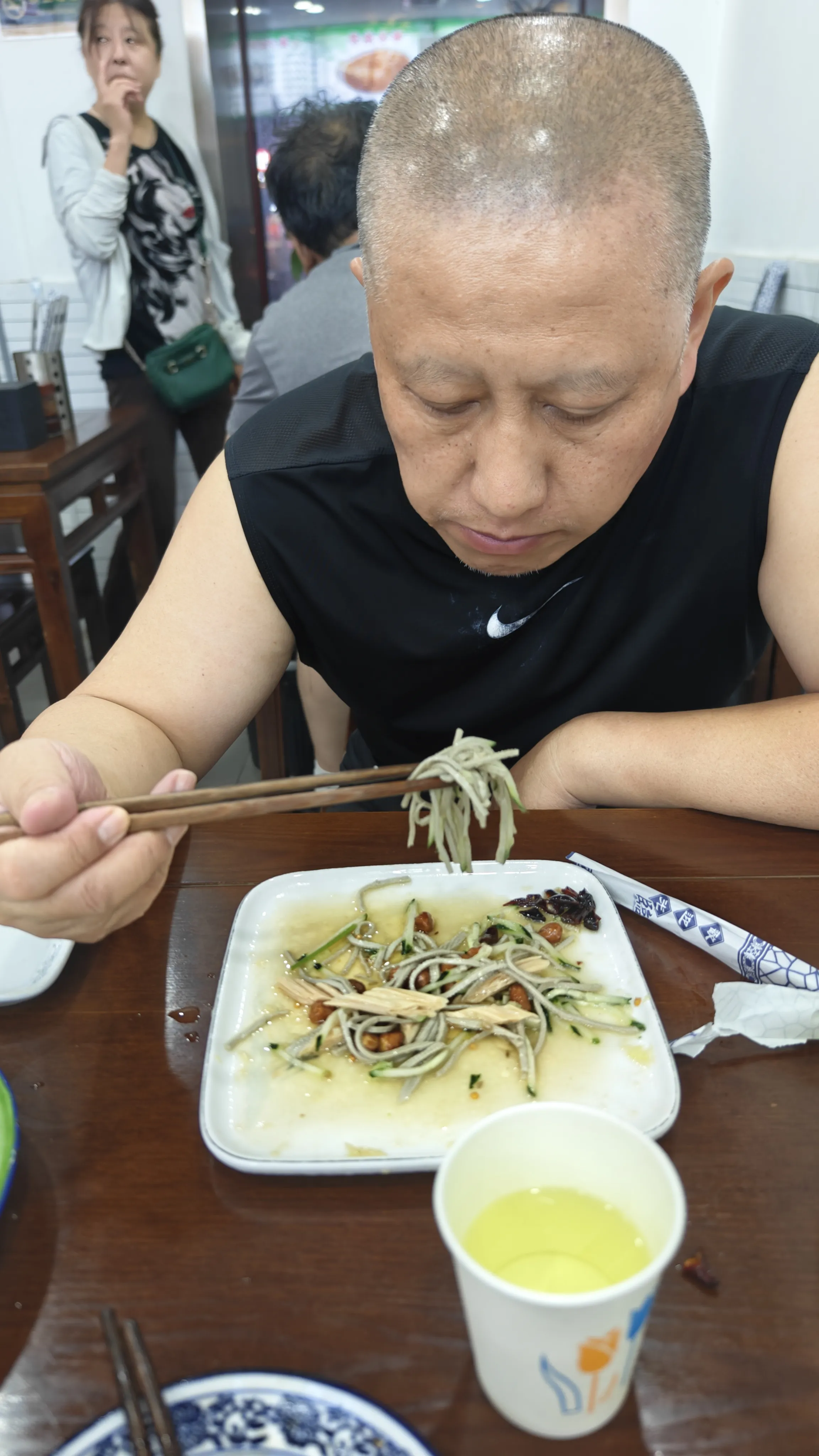 总是跟老公想法不同，又怎么了？

我俩从老妈家出来，等我做完足疗和背部推拿，到家