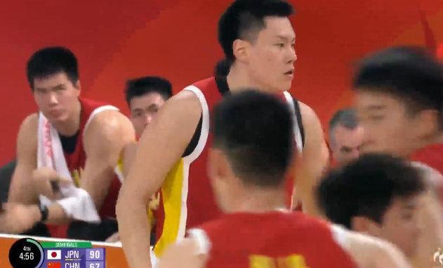 #哈珀三分5中4拿到14分#男篮亚运会半决赛，中国男篮对阵日本男篮的比赛正在进行中。

第三节比赛中，哈珀三分5中4拿到14分，中国男篮42-77落后日本35分。#中国男篮vs日本男篮# ​​​