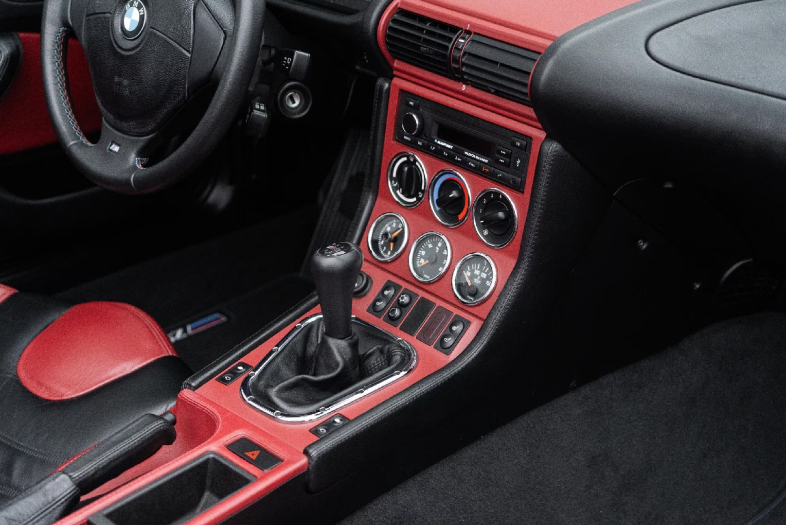 #好车分享# BMW Z3M，E46 M3上的3.2升直六自吸引擎+手动挡+跑车架构=无敌的驾驶感受。 ​