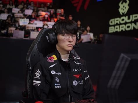 LCK败者组决赛，HLE上来直接给T1连续两拳。
首局鏖战拿下，第二局更是只用29分钟就结束比赛，一度把比分打成2比0。Kanavi带动节奏，Zeka中路不断给压力，HLE整个前中期的主动性明显更强。虽然T1第三局成功扳回一城，但今天的HLE确实来势汹汹。不是简单领先，而是前两局真的把T1打得有点喘不过气。 ​