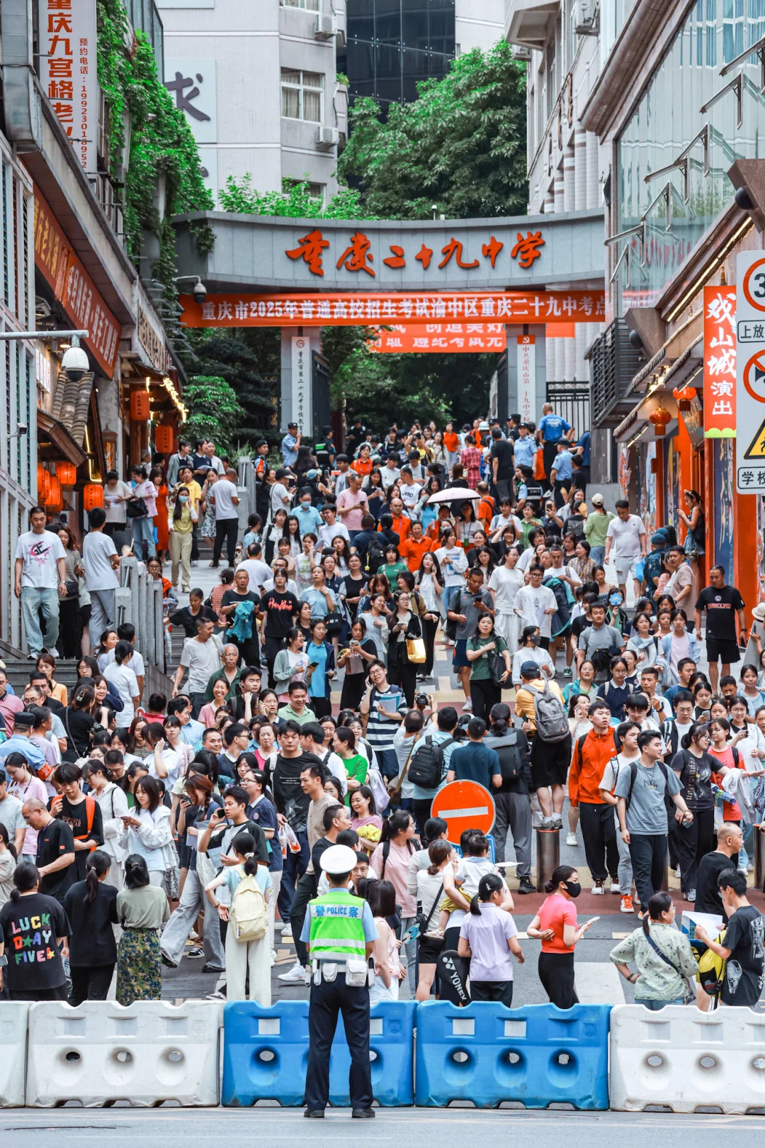 定格在解放碑的青春终章🌈❤️