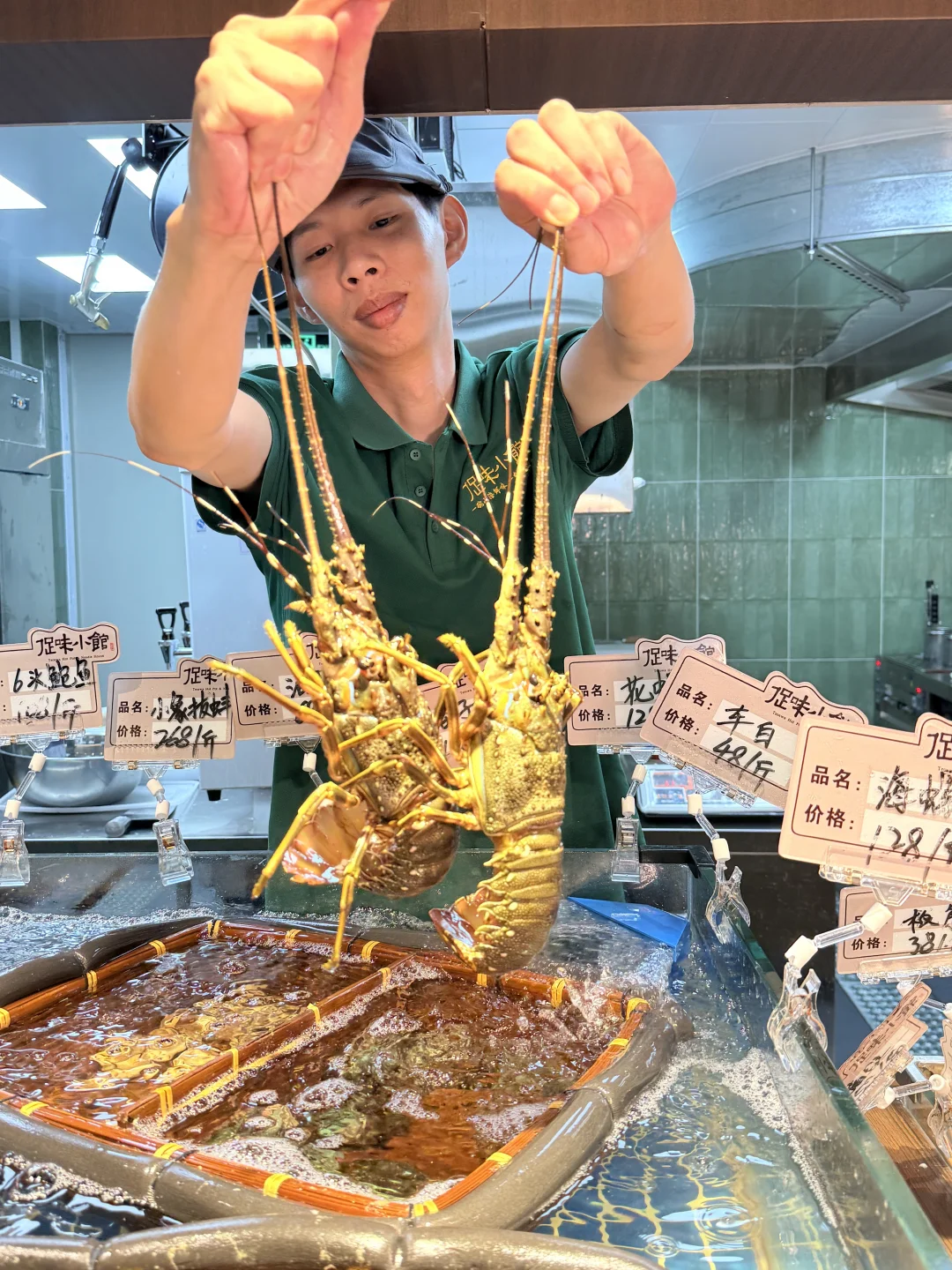 去海珠认住他！就是他给我这么新鲜的龙虾！
