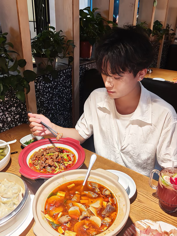 在昆明享受“天上龙肉地下驴肉”