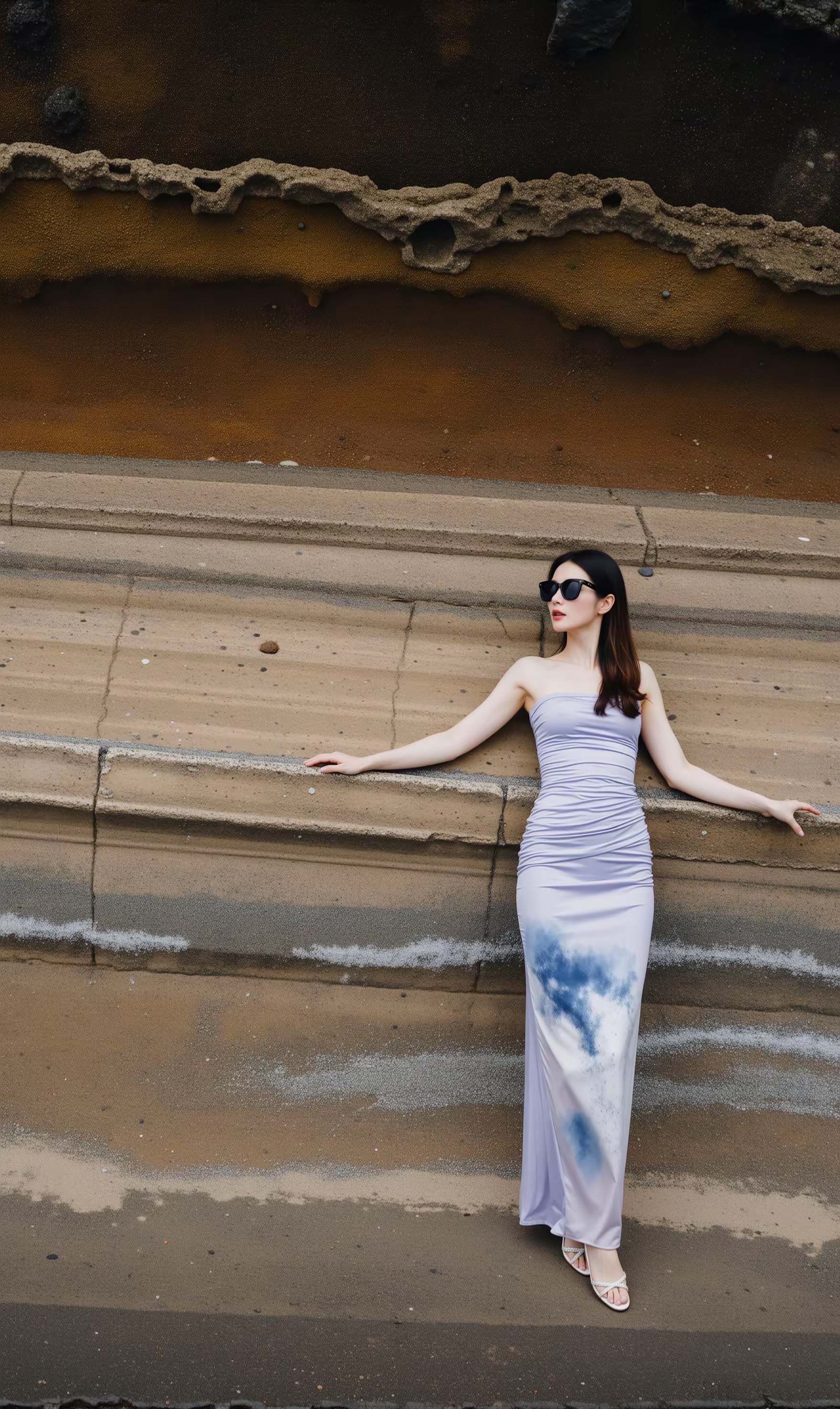 优雅女神—海边漫步，轻纱飘逸，墨镜遮面，尽显时尚风采！