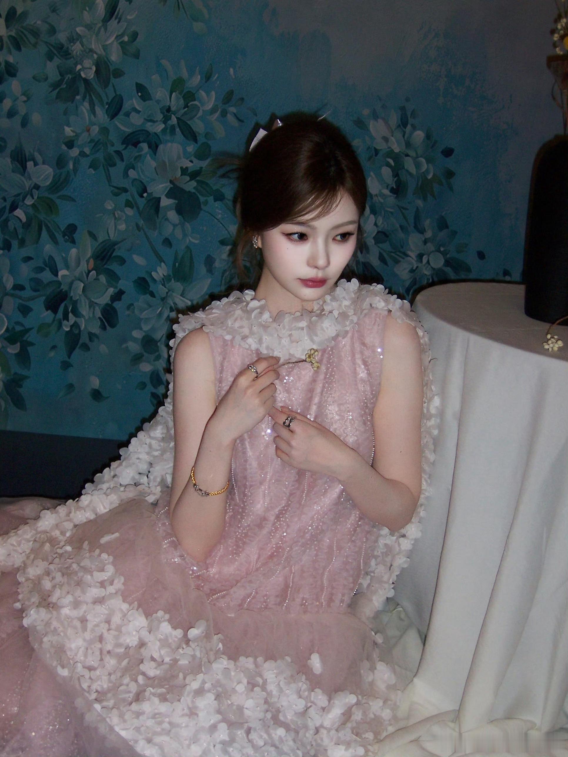 #陈卓璇[超话]##陈卓璇# 陈卓璇 czx#陈卓璇当拾巡回演唱会# [抱一抱]璇宝美美哒很安心 ​