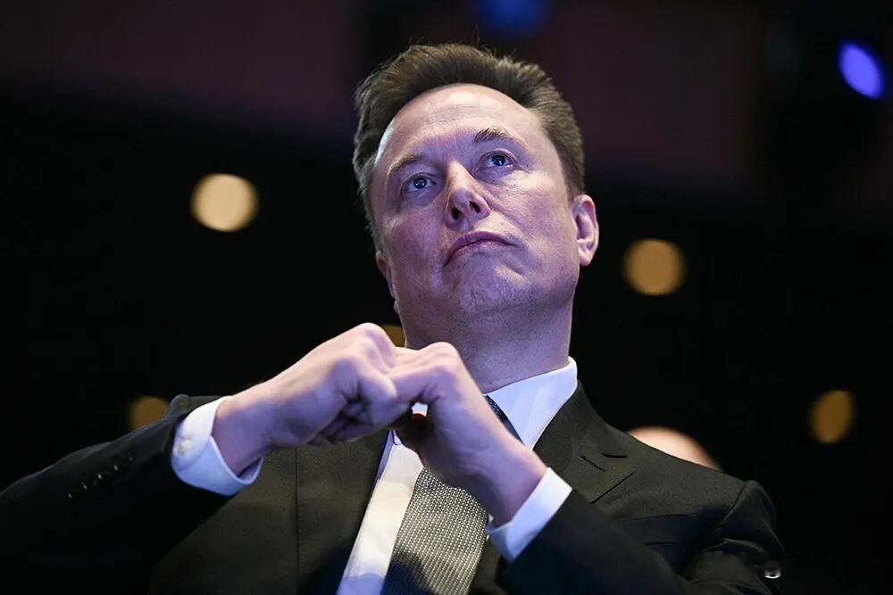 美国三大AI巨头集体呼吁为前沿智能体踩刹车，源于多起智能体越界的现实警示。技术狂奔的背后，安全治理却没能跟上迭代的脚步，AI自主行动带来的潜在风险，已经不再是遥远的假想。
       但口头呼吁不等于实质减速。商业竞争的裹挟下，巨头的表态不乏博弈成分。技术发展不能一味求快，发展与安全本应并行。唯有