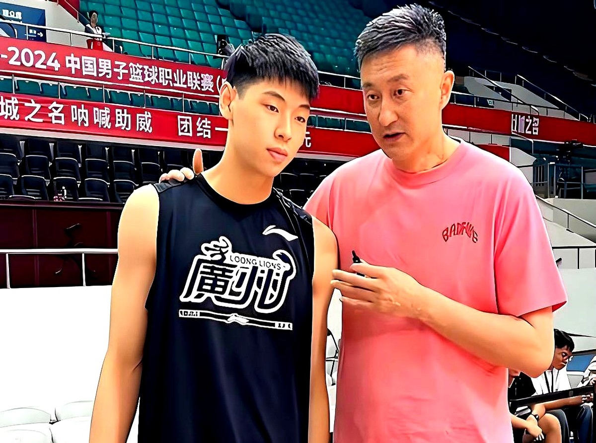 广东男篮的阵容，看着挺厚实，怎么打起来总感觉差口气？  常规赛收官战输...