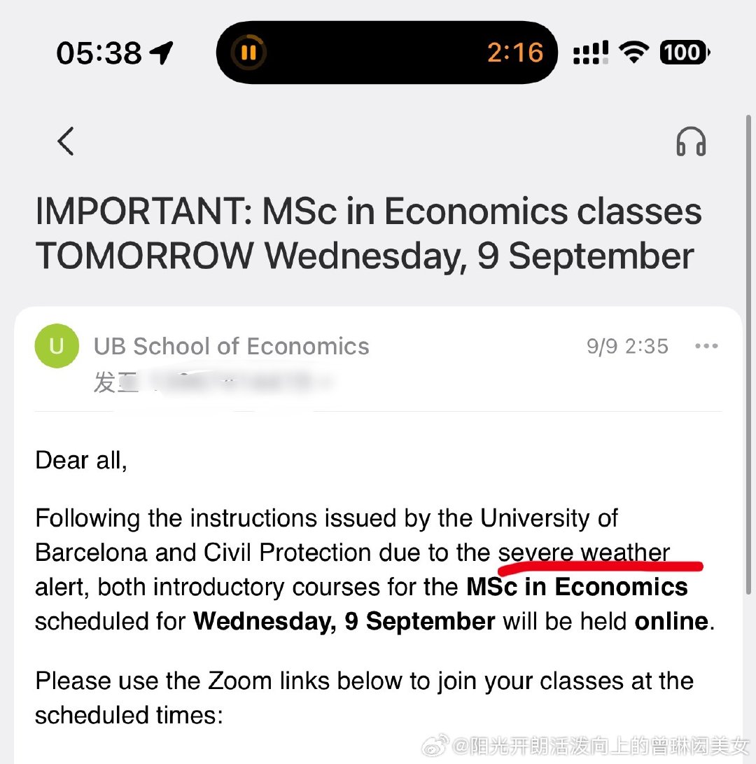 收到学校的邮件说因为极端天气要上一天网课。吓得我赶紧打开天气预报呀。结果是下雨一天…？这让我们台风天都不停课的学生👩‍🎓感到好荒谬吧。下雨天再多来一点谢谢🤗不过终于可以上一下课了[笑cry] ​