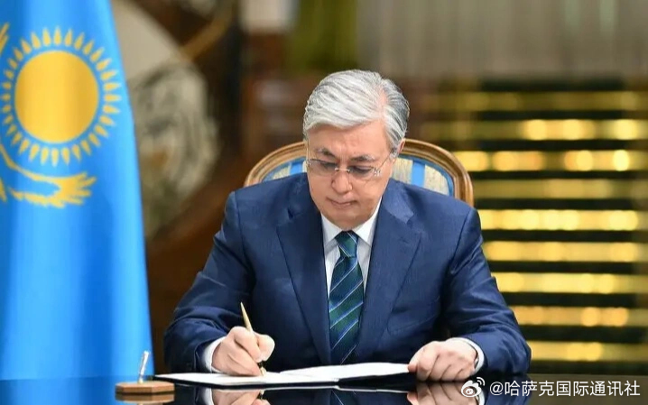 ✉️【哈萨克斯坦总统托卡耶夫向印度总理莫迪致贺电，庆祝印度独立日】托卡耶夫高度评价印度在国际关系中的重要地位，以及近年来取得的经济成就和科技实力，并表示哈印战略伙伴关系正保持良好发展势头，双方在各领域进一步深化互利合作拥有广阔空间。托卡耶夫同时祝愿莫迪履职顺利，祝友好的印度人民幸 ​