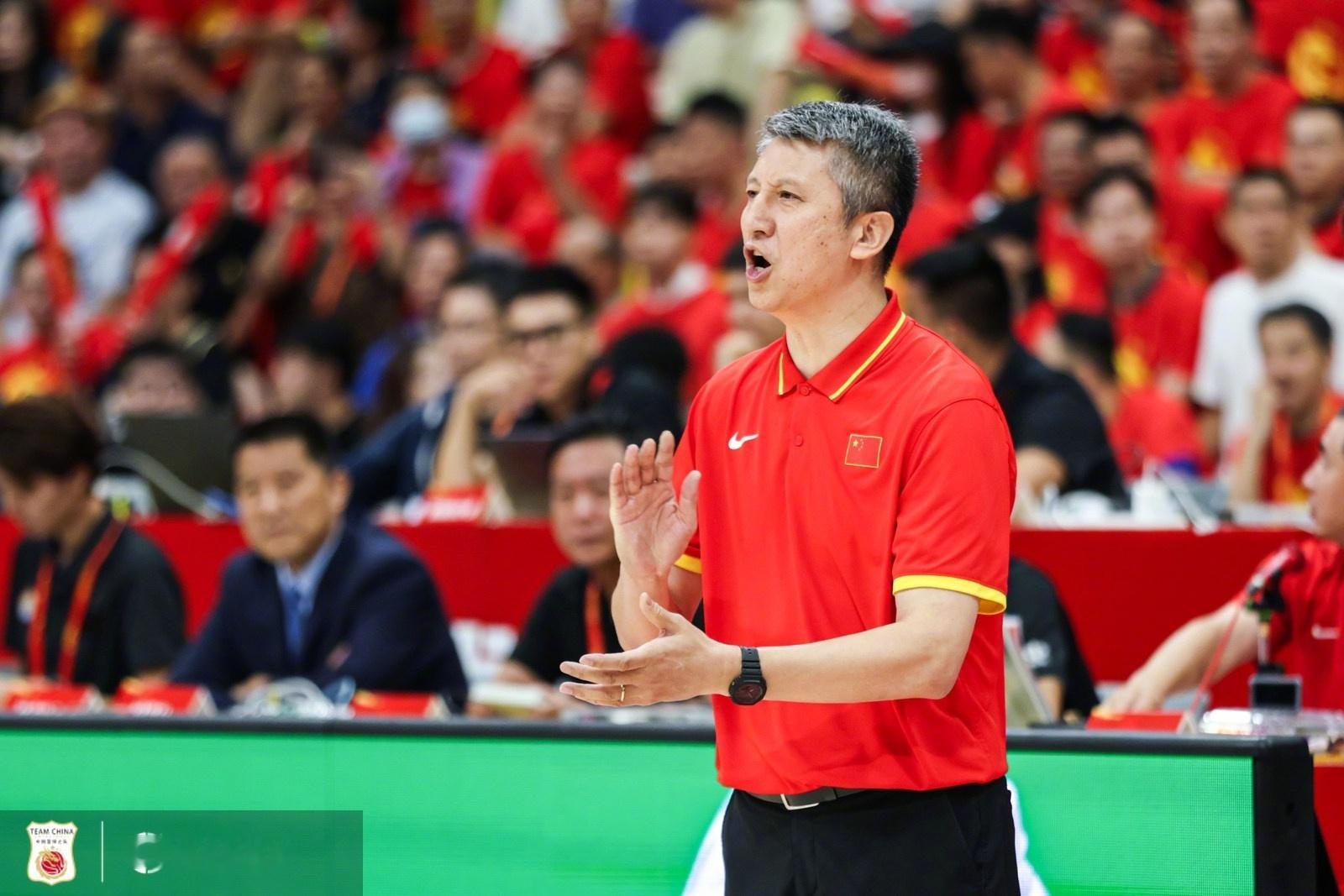 #郭士强谈新西兰仅合练几次# 中国男篮热身赛77-84不敌新西兰。主教练郭士强赛后发布会表示：“首先确实我们队员可能是有疲劳的状态，因为我们这是第三场热身赛，而且我刚才说的这三场热身赛，对手给我们强度都确实非常大，所以我们队员肯定会有疲劳的情况出现。至于这两场第四窗口期两场比赛，首先我们 ​