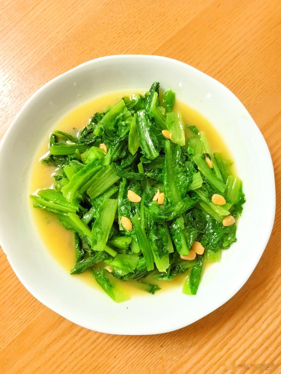 [微风][微风]20260927今日晚餐：

    板栗炖鸡+辣椒炒皮蛋+豆酱油麦菜+二米饭～

    又到吃板栗的季节，粉粉糯糯甜甜的板栗真好吃呀，吃了板栗，饭都能少一点。

#一日一食一记[超话]##家常菜##陈妤颉200米摘银#
才17岁，真年轻啊，前途不可限量[赞] ​