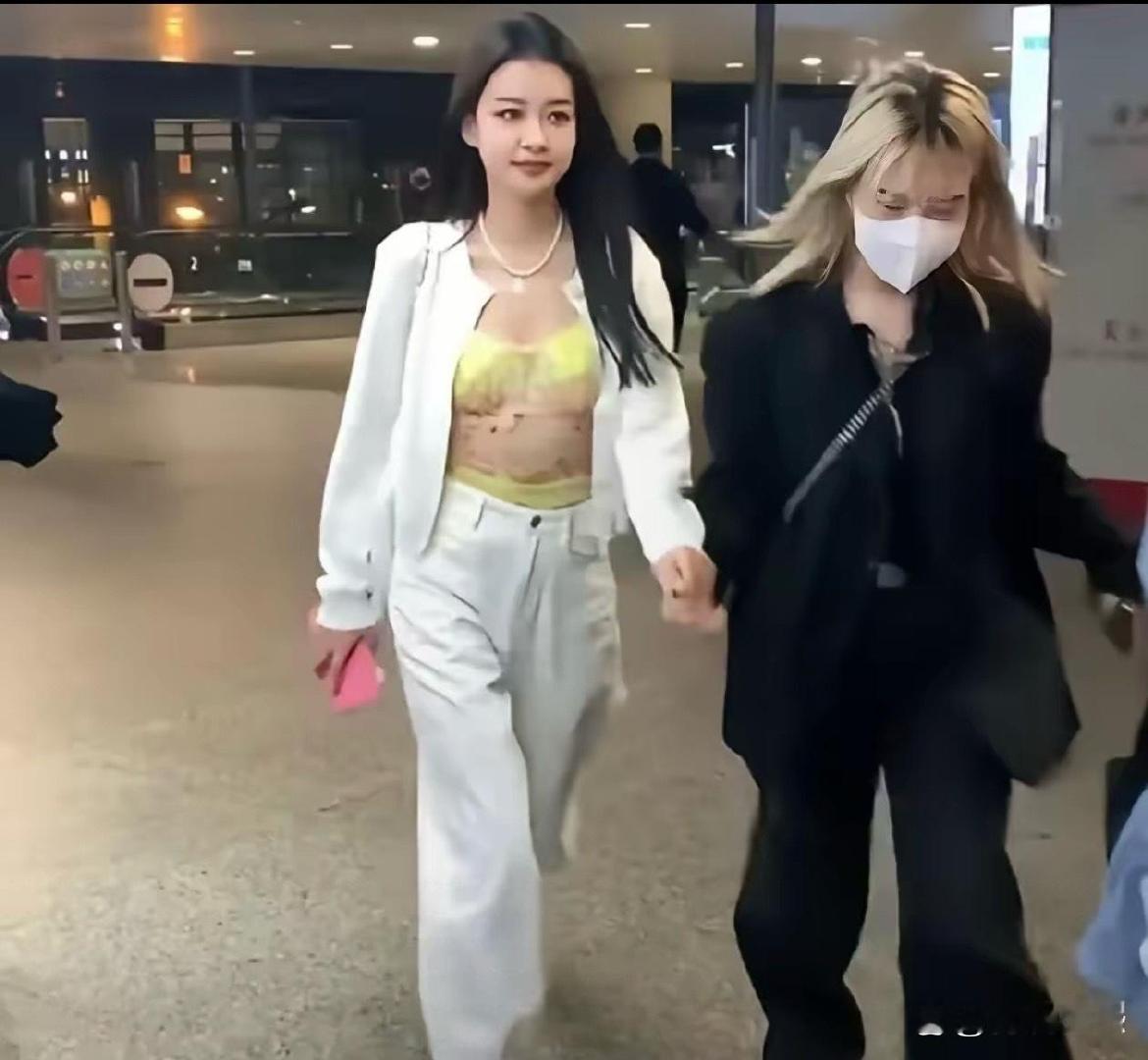 孙怡离婚后越来越敢穿了，又美又飒​​​