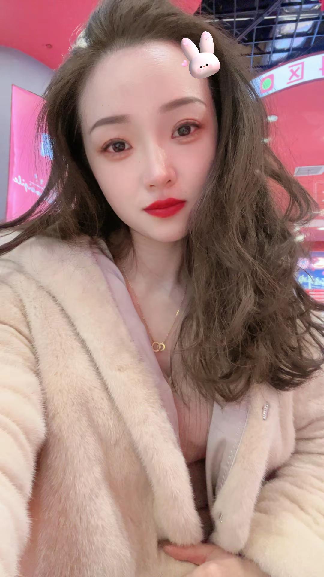 成熟女人的三大标志：穿貂，买黄金，听凤凰传奇😂