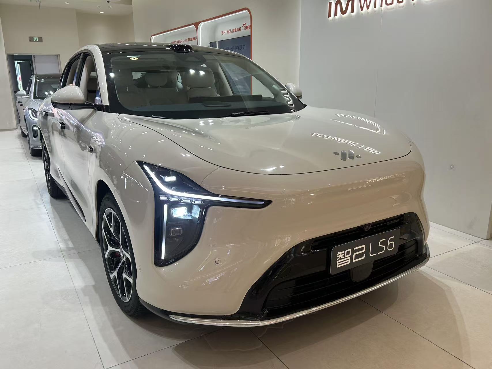探店试驾智己LS6，聊聊后轮转向城市用车