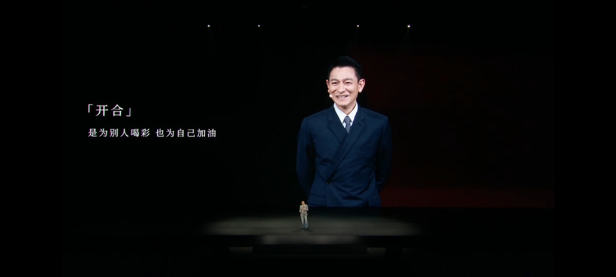 刘德华来了[偷笑]
上次聊“开合”，这次聊“左右”。
每天都在左右选择，怎么选不重要，走过的路，才会变成自己的答案。
感觉要唱一首似的[呲牙]