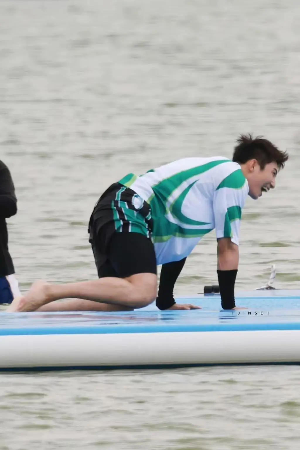 来看莽夫黄景瑜