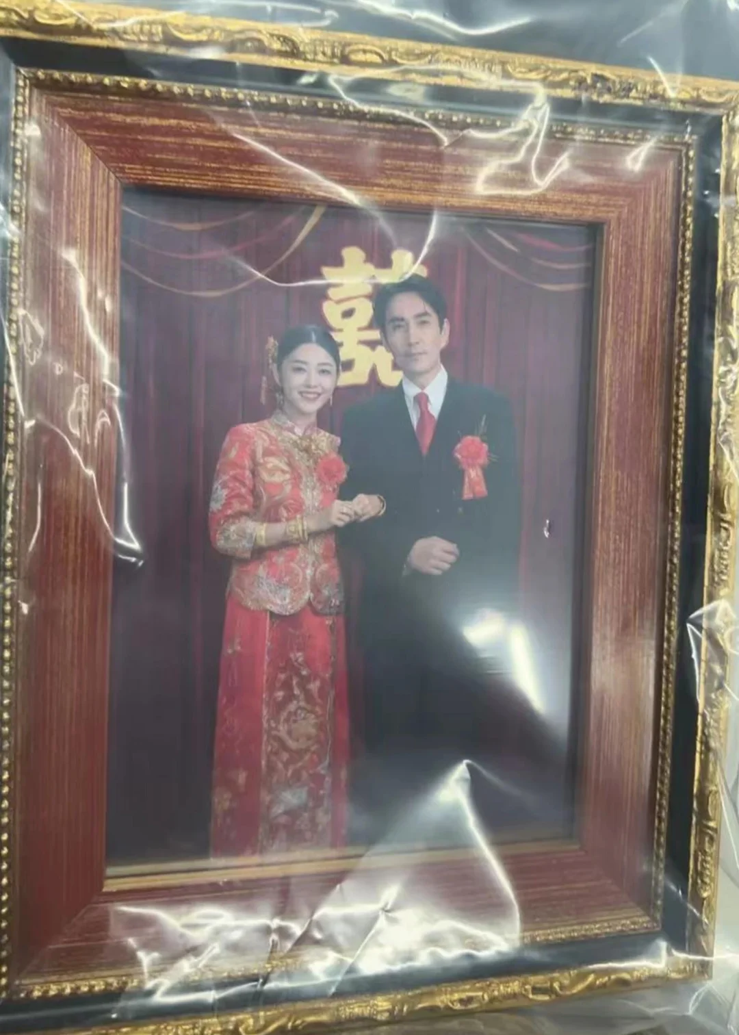 副导演发的强哥强嫂结婚照