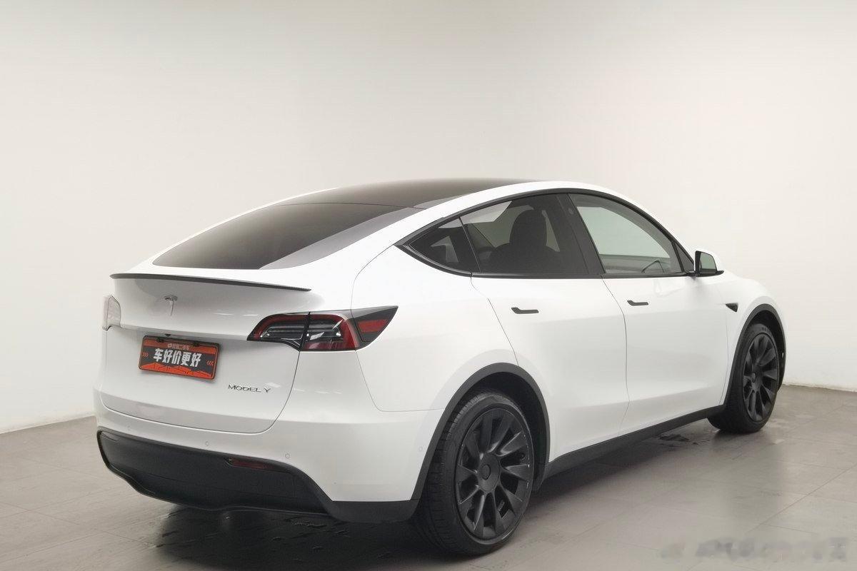 特斯拉 Model Y 2021款 长续航全轮驱动版 3D7 纯电动，2021-05上牌，18.0万公里，车价10.X万 #特斯拉[超话]# ​