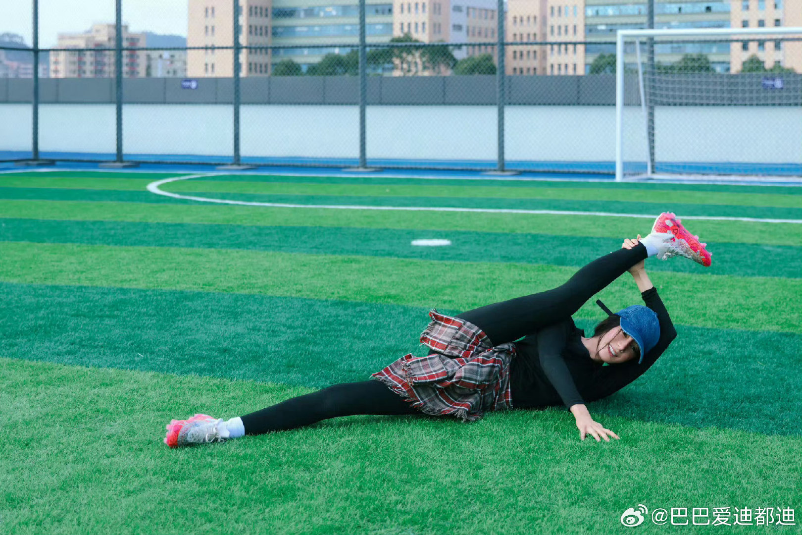 #迪丽热巴乔晶晶# dlrb#迪丽热巴功夫女足# dlrb#迪丽热巴钰珑# 
风行过万里，月沉没海底，我遇见了世界上的一切，却只喜欢你。​