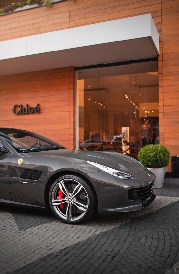 Ferrari GTC4 Lusso 帅炸了，非常喜欢！ ​​​