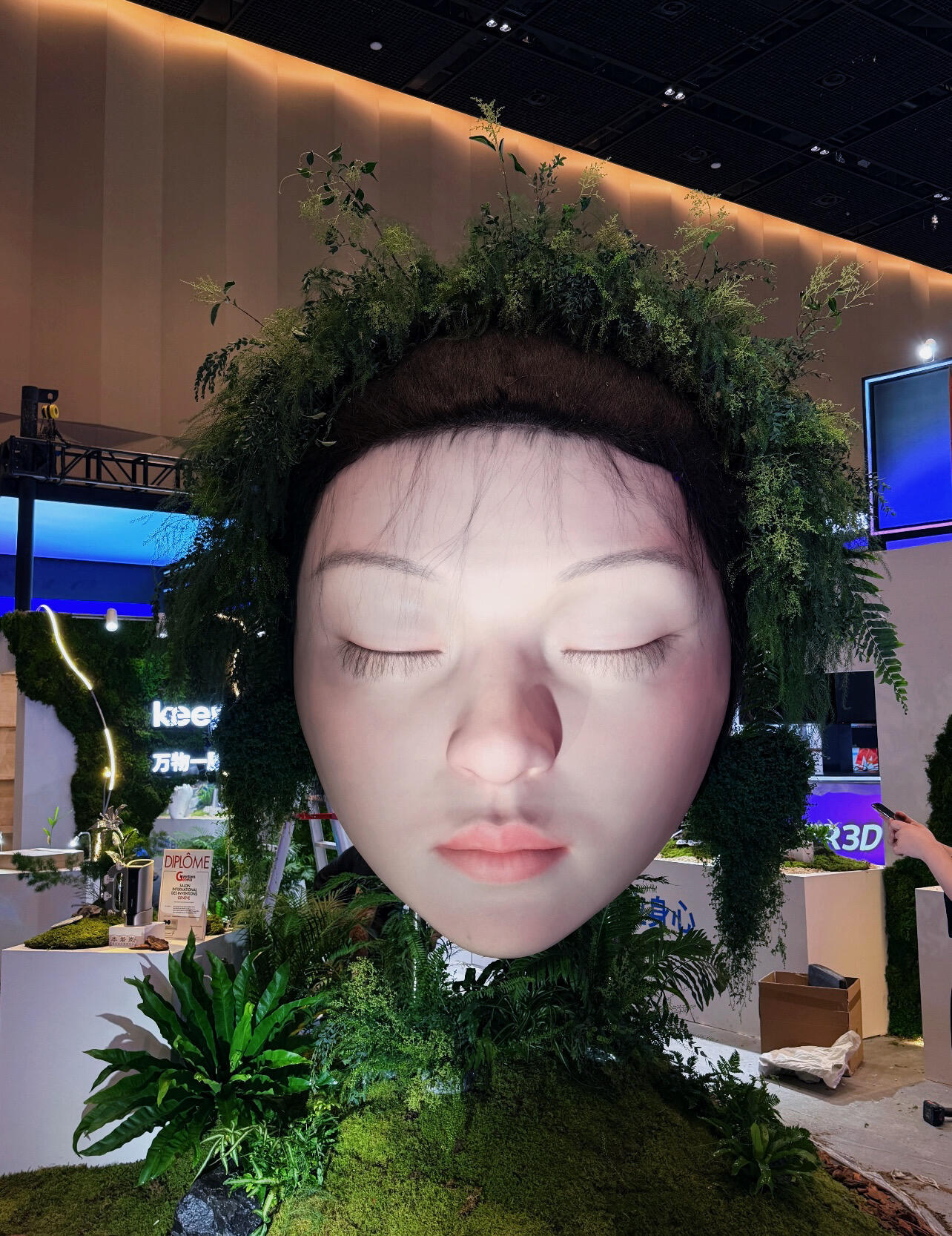 逛完整个人都被各式各样的黑科技震撼到。今年展出的各类AI设备不再是空...