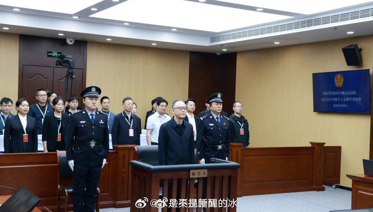 #金湘军受贿1.48亿余元#
当“保姆式服务”成为贿赂的伪装
金湘军案的通报中，一个细节令人深思：他长期无偿接受私营企业主提供的家政、旅游等全方位生活服务。这种看似温情的“保姆式服务”，实则是精心设计的“围猎”陷阱。
从亲属代收财物到安排“吃空饷”，金湘军的腐败呈现出典型的“家族化”特征 ​