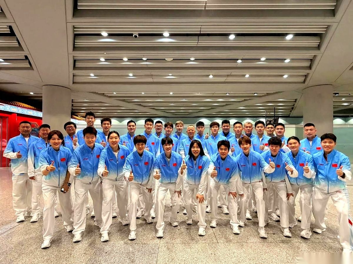 2026年亚运会的国羽名单里，双打项目让何济霆搭档了刘毅，贾一凡携手了张殊贤。
这两对被直接派上赛场的组合，任务反而是去尝试新配对、打磨默契的。
面对印尼、韩国和日本顶尖选手时的临场调整效果还没在赛场上见分晓。
咱们普通人看比赛，总觉得派最成熟、胜算最大的班底去把金牌稳稳拿回来就行了。但你仔细掂量这