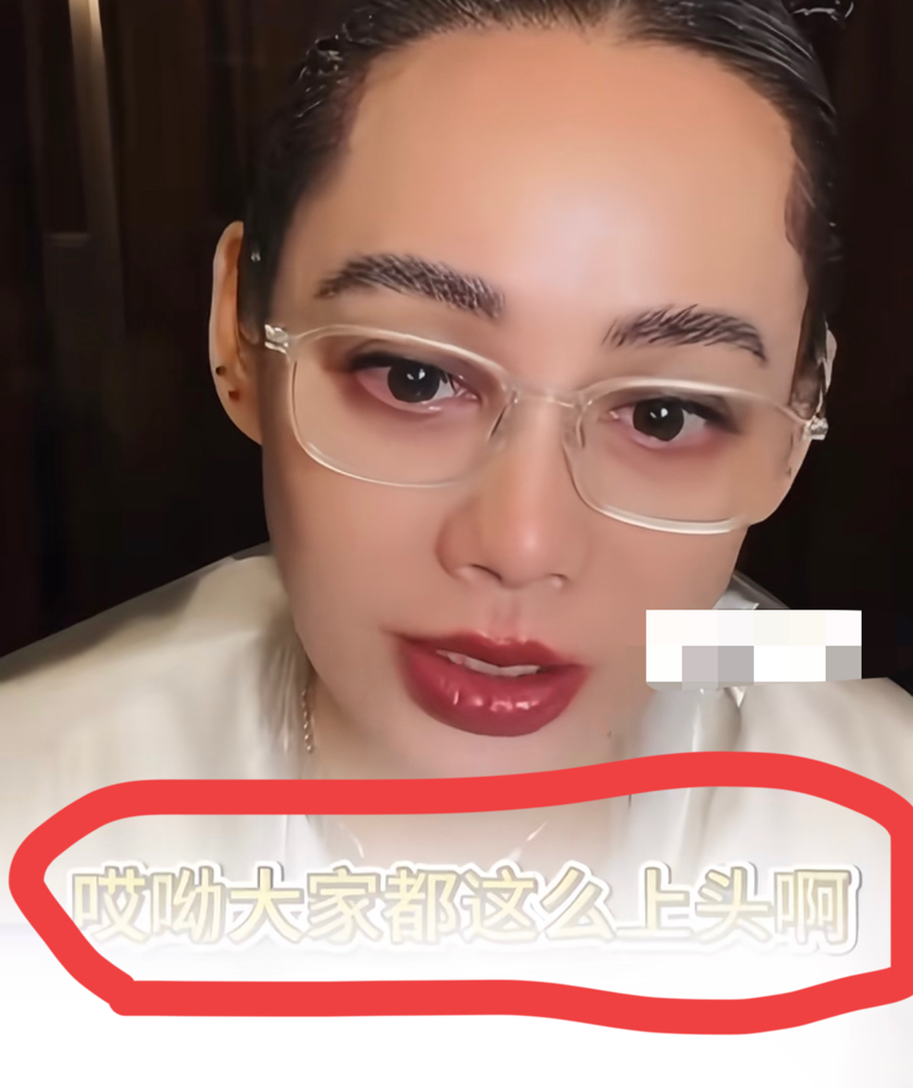 宁静亲口说，花少2播出来的只是1/20。
直播里她讲，正片是艺人允许才播，母带炸裂，再问就要被销毁。除杨洋过年发条消息，其他人全断了。
网友开始逐帧扒。杨洋当年被恶剪，劝人好好演戏吧；许晴的公主病反转成被孤立；毛阿敏被叫隐性操盘手；井柏然干脆拒绝原班人马拍戏。
花少8一定档，这老节目直接成内娱