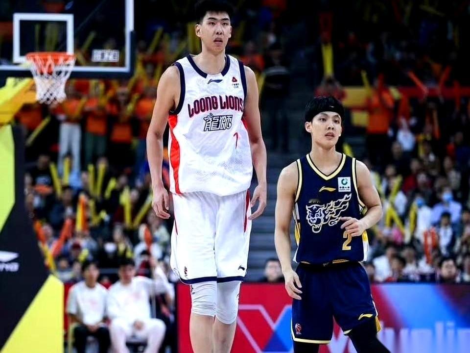 “我争取盖他几个。” 这话从徐昕嘴里说出来，对象是徐杰。 那个他一口一...