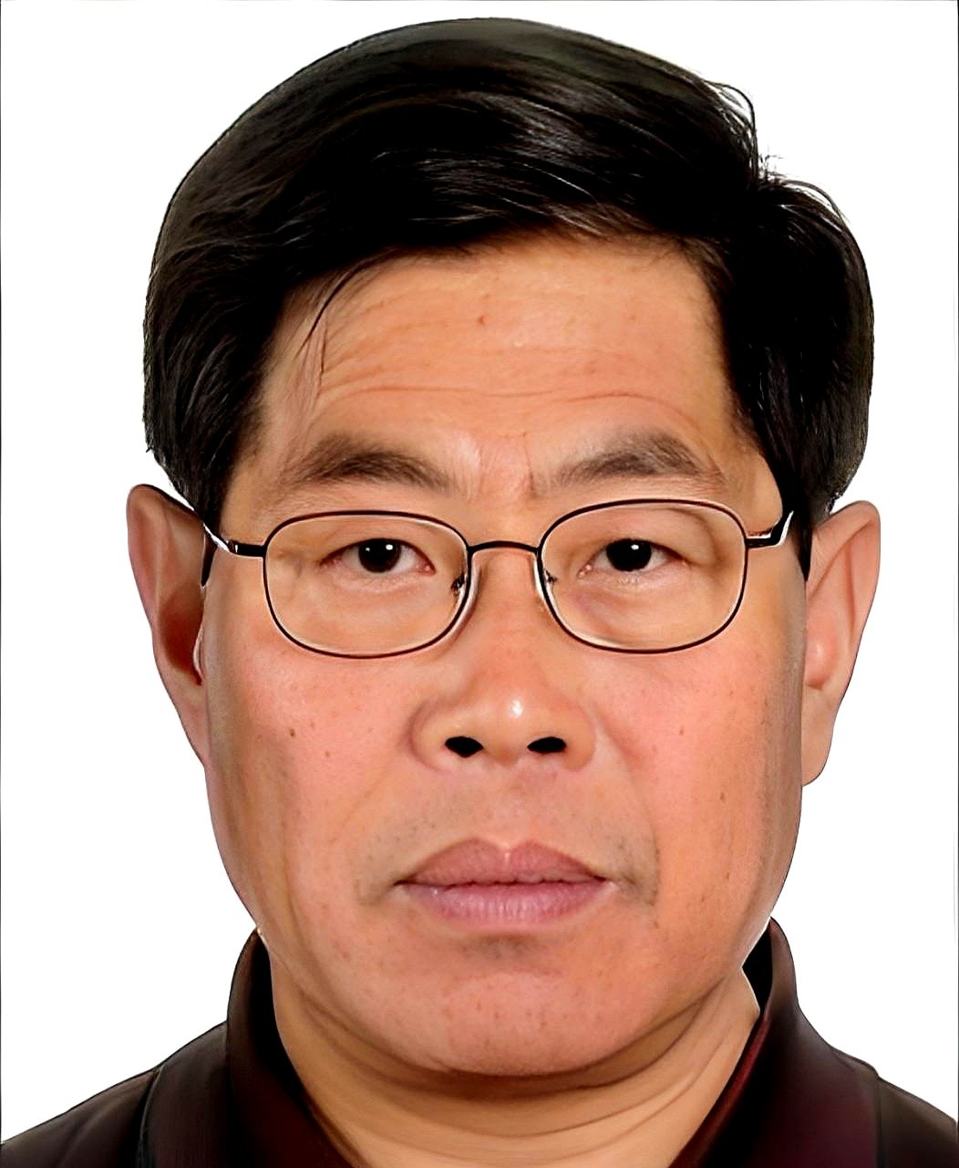 他颤抖着手，接过了那块表和几万美元。代价，却是东风导弹的核心参数。

《交锋》里曹了平这个角色，看得人后背发凉。他的原型郭万钧，就是这么一步步滑向深渊的。

一开始只是些不痛不痒的资料，换点小钱。对方投其所好，用利益慢慢撬开他的底线。他总觉得，核心的东西自己守得住，给点边角料换外汇券没什么。

可口