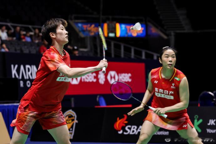 2026新加坡羽毛球公开赛，贾一凡/张殊贤21-10、21-6战胜本吉...