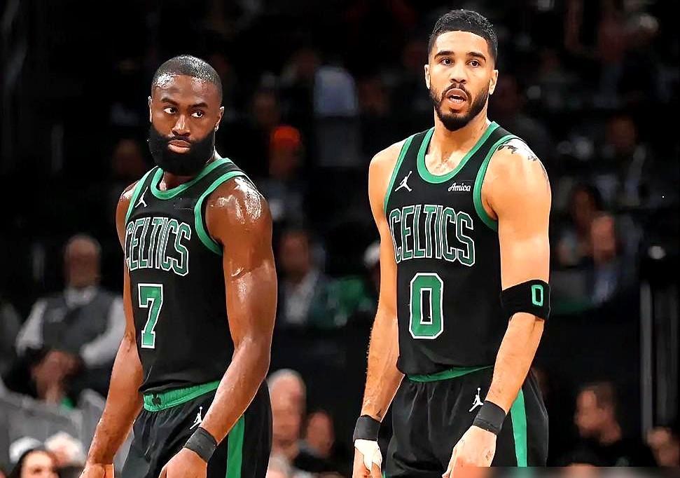 核心报销、主力被甩卖，波士顿凯尔特人竟然守住了全联盟最长的季后赛纪录。...