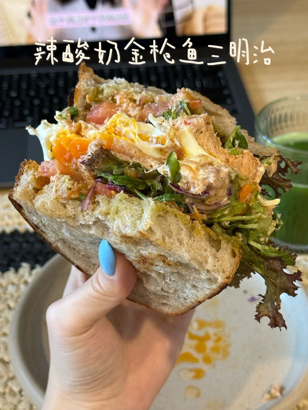 吃一口巨巨巨满足的三明治🥪！！！