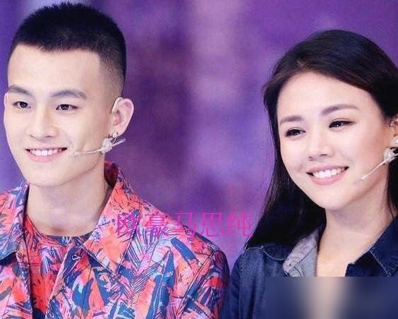 马思纯亲口承认了，单身八年，她说舒服。
2018年8月8号，她和欧豪官宣分手。那时候全网都说她恋爱脑，因为一个想结婚生孩子，一个要拼事业，根本不在一个频道上。戏里爱得死去活来，戏外连节奏都对不上。
八年过去，欧豪还在电影圈里硬扛，一部接一部。马思纯呢，剧在播，电影在上，入围也拿了，工作排得满满当