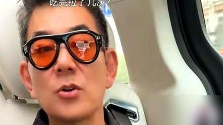 任贤齐在衢州连唱四天，周迅甩过来一张美食清单，烤饼、水晶糕、卤鸭掌。
这姐是真没把老齐当外人。人家开演唱会，她直接安排“地陪式投喂”，连店名都指得明明白白。任贤齐照着吃了一圈，发视频直呼“三天三夜也吃不完”。
转头一看，周迅自己穿着香奈儿高定在釜山走红毯，新片还是主竞赛单元唯一入围的华语片。