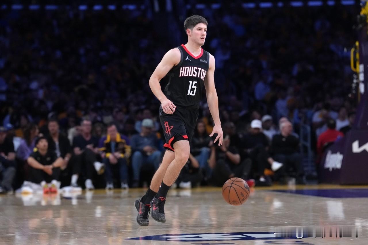 都是白人小后卫！为什么湖人能追着谢泼德打，火箭拿肯纳德没办法呢？或许和...